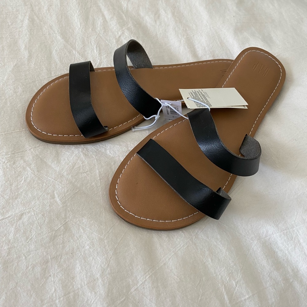 NWT Gap Black Sandal Flats Size 8